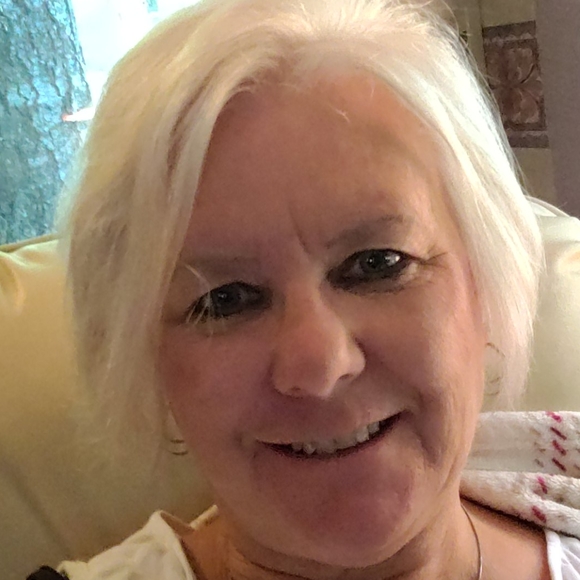 Meet your Posher, Lorie - Picture 2 of 2